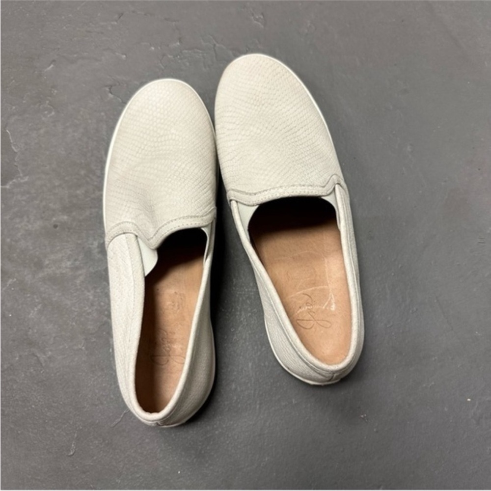 Joie Women’s Cream textured Slip-On loafers 9
